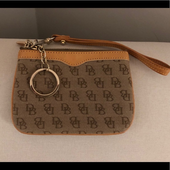 Dooney and Bourke clutch - Picture 1 of 2